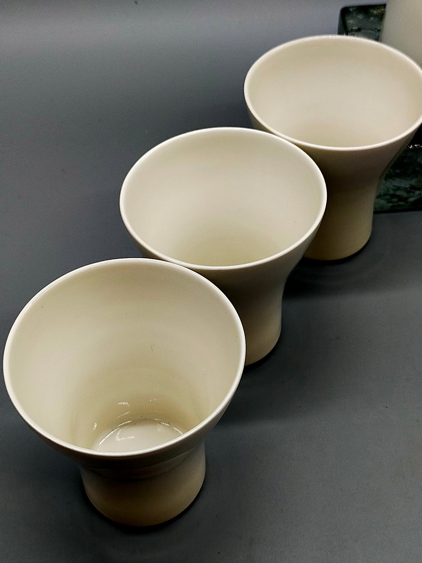 Elegante KPM Berlin Porzellan Kanne mit 6 Bechern – Set Design