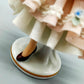 Elegante Dresdner Porzellanfigur Dame mit Blumenkorb und Spitzenkleid