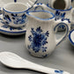 Delft Blauw Miniatur-Teegeschirr im Weidenkoffer – Handbemalt