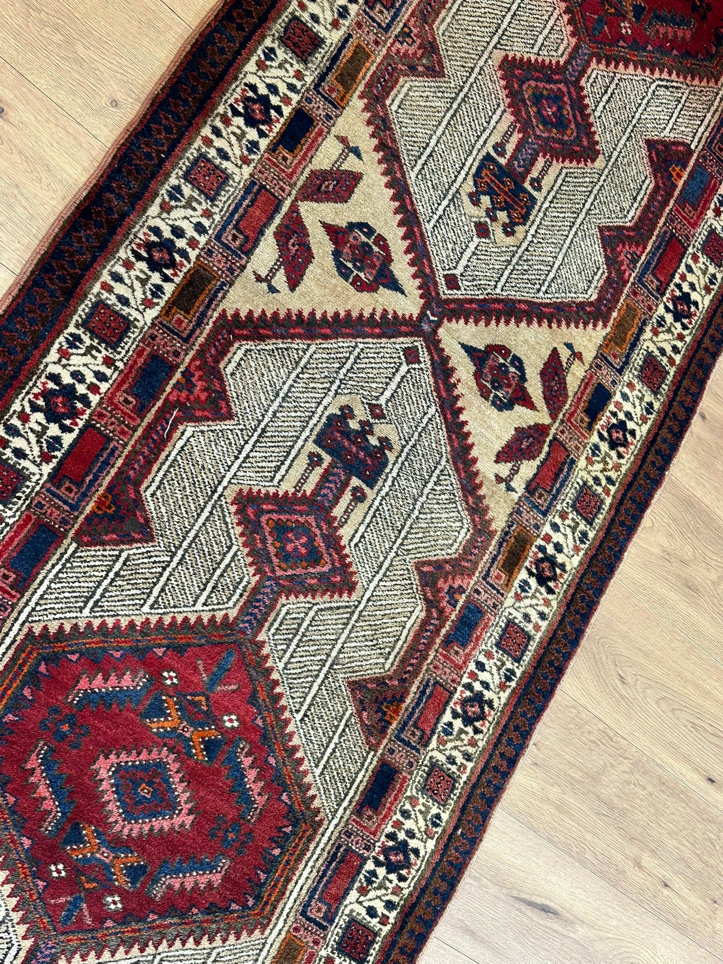 Orientteppich handgeknüpft Sarab Art Deco Läufer 340x90 cm