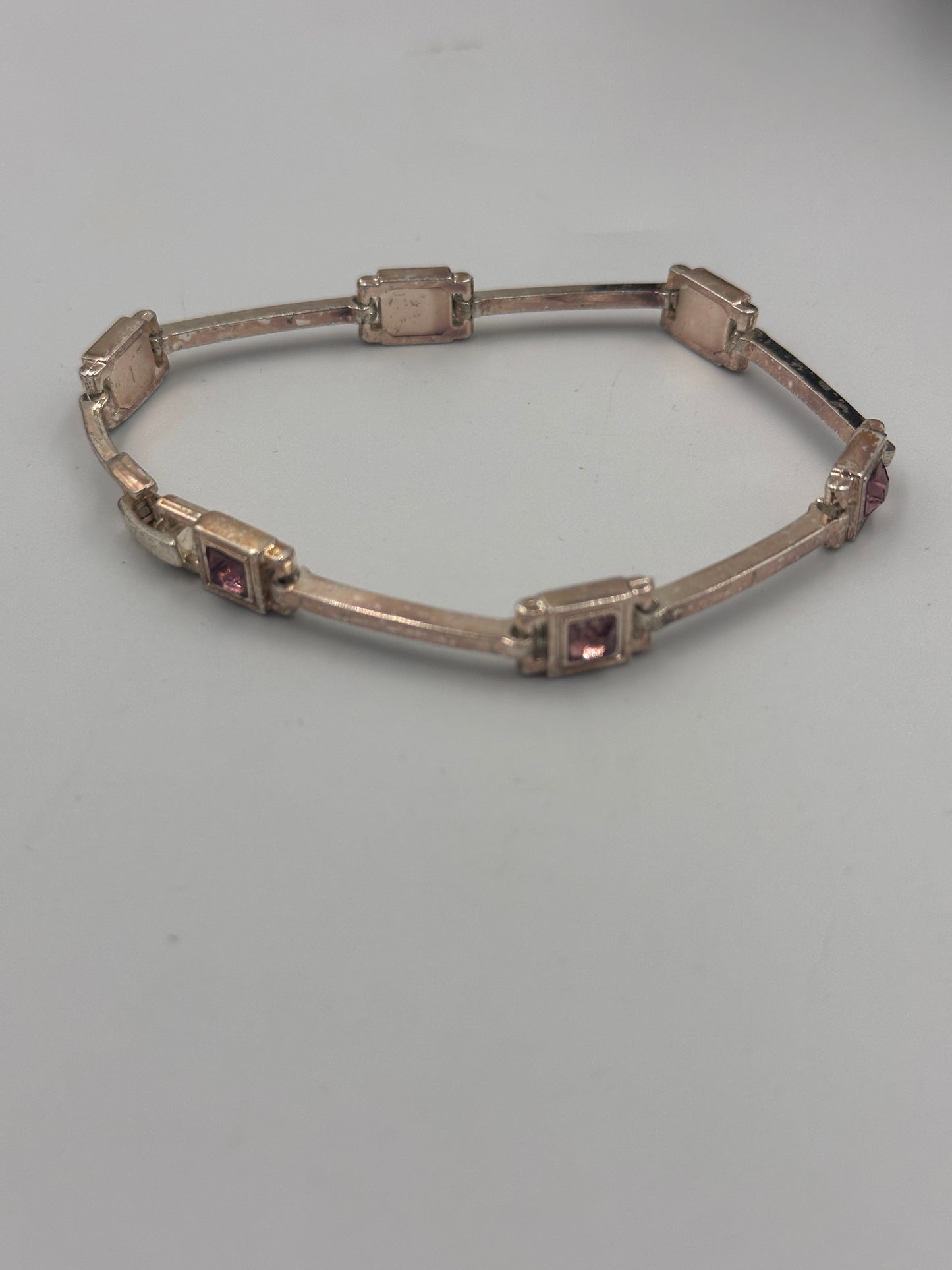 Elegantes Edelstahl-Armband mit Rosafarbenen Steinen