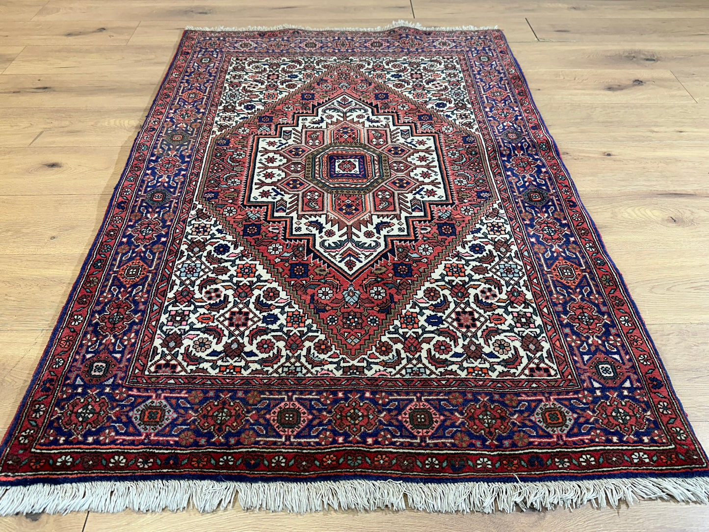 Orientteppich handgeknüpft Bidjar 155x100 cm