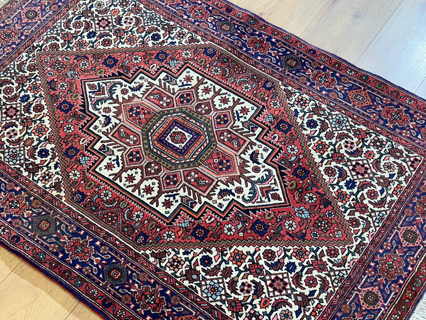 Orientteppich handgeknüpft Bidjar 155x100 cm