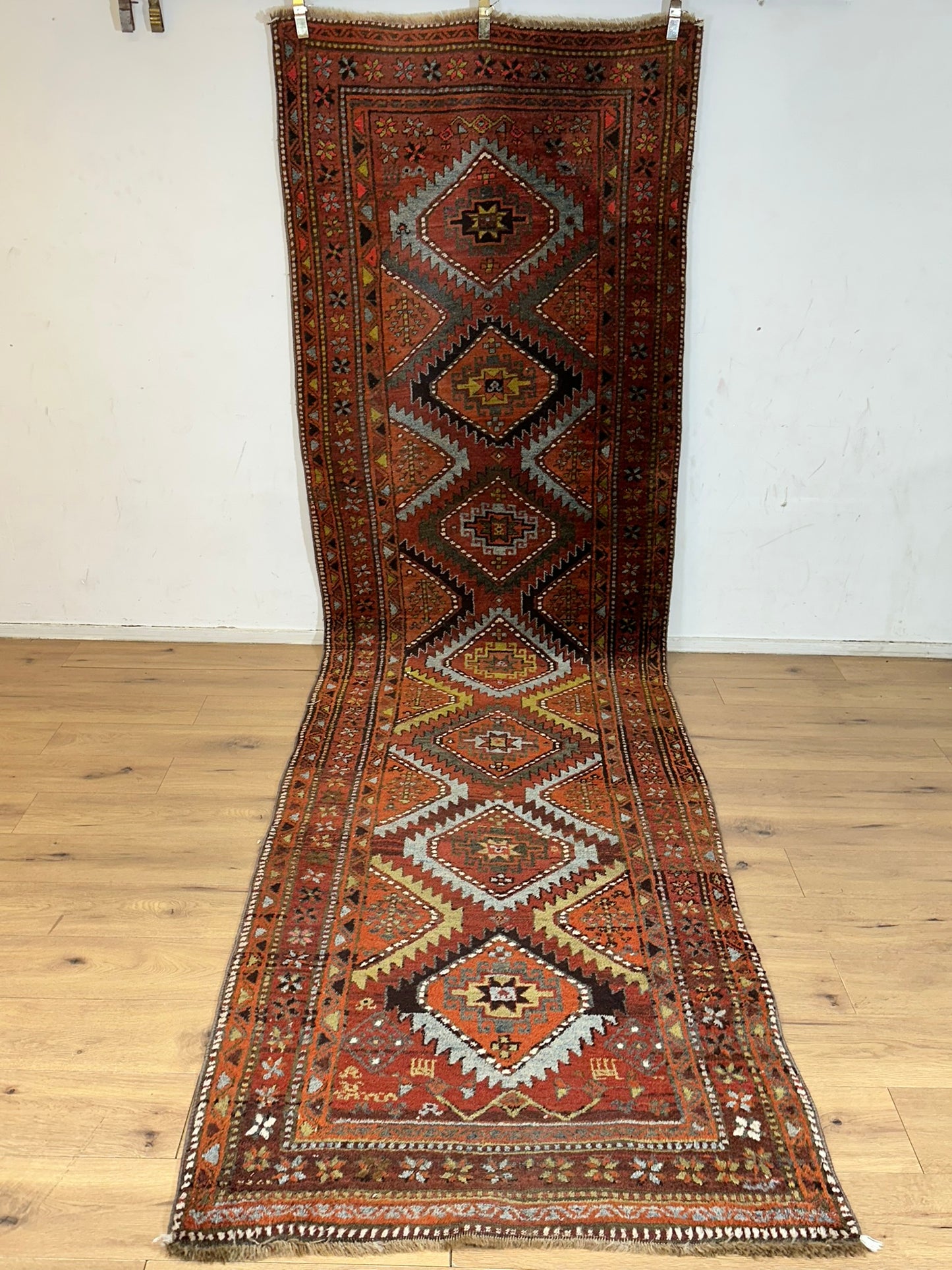 Antiker Orientteppich handgeknüpft Kazak Naturfarben Läufer 410x116 cm