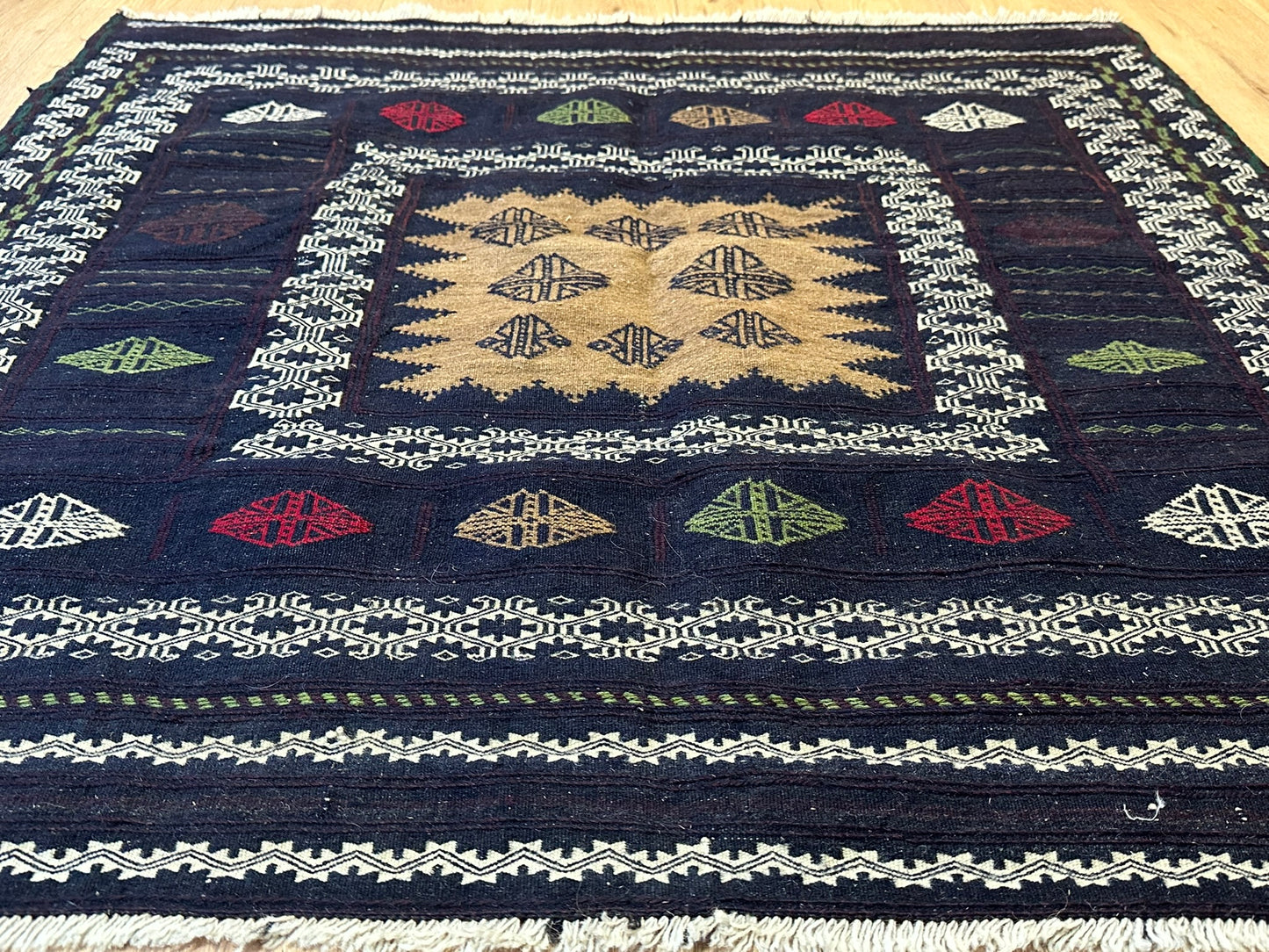 Orientteppich handgeknüpft 130 x 125 cm Behtsch Wolle