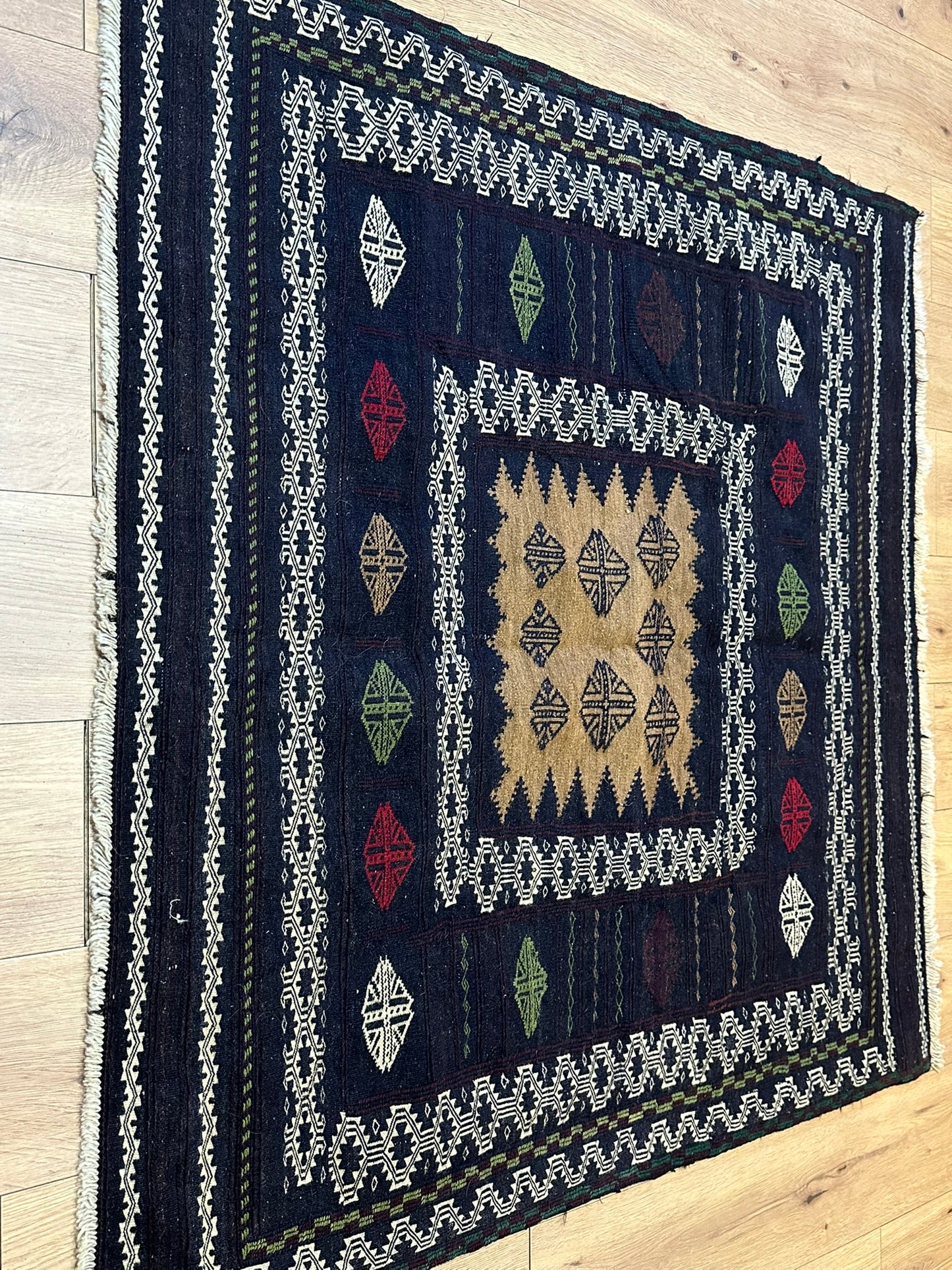 Orientteppich handgeknüpft 130 x 125 cm Behtsch Wolle