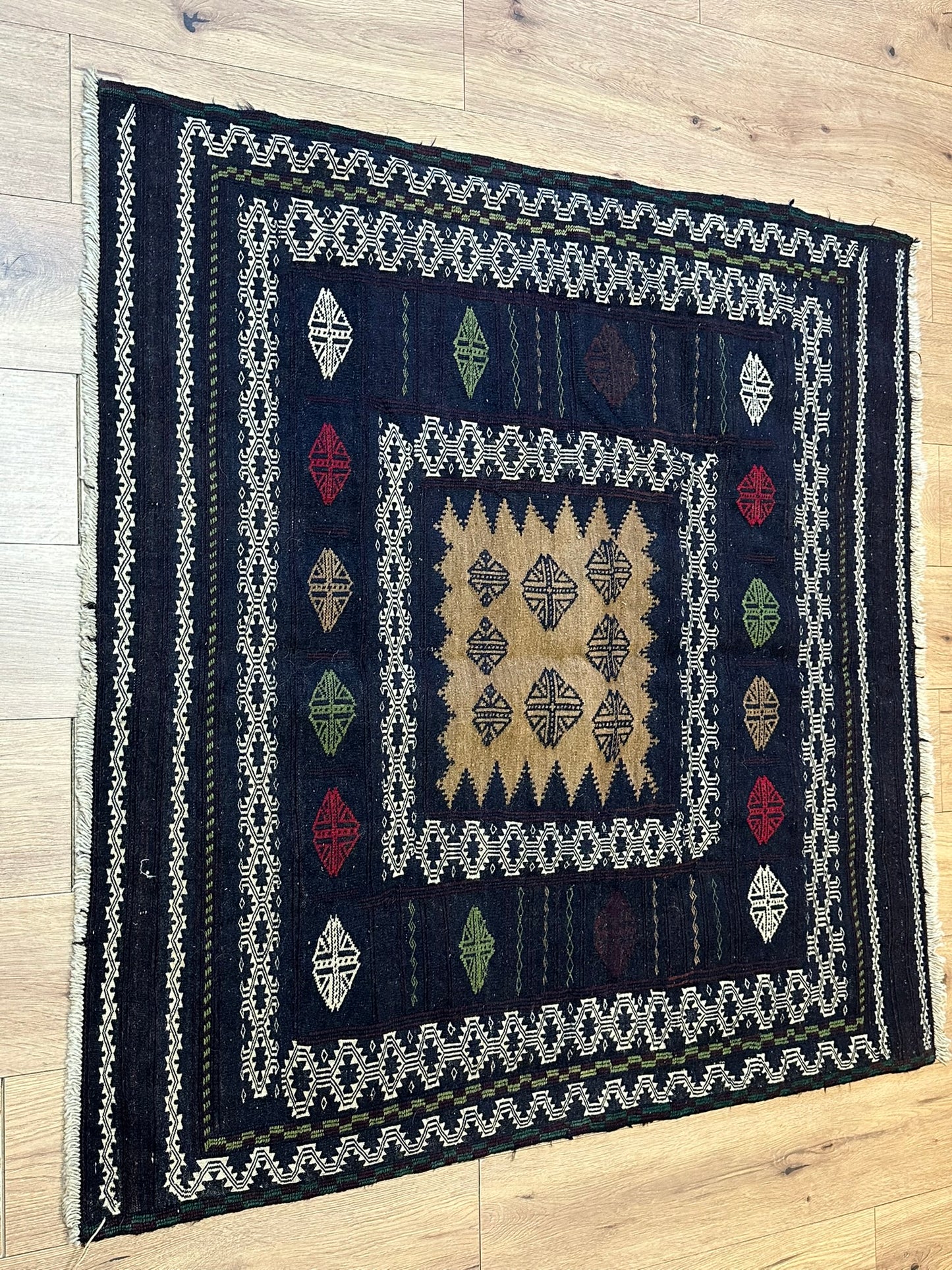 Orientteppich handgeknüpft 130 x 125 cm Behtsch Wolle