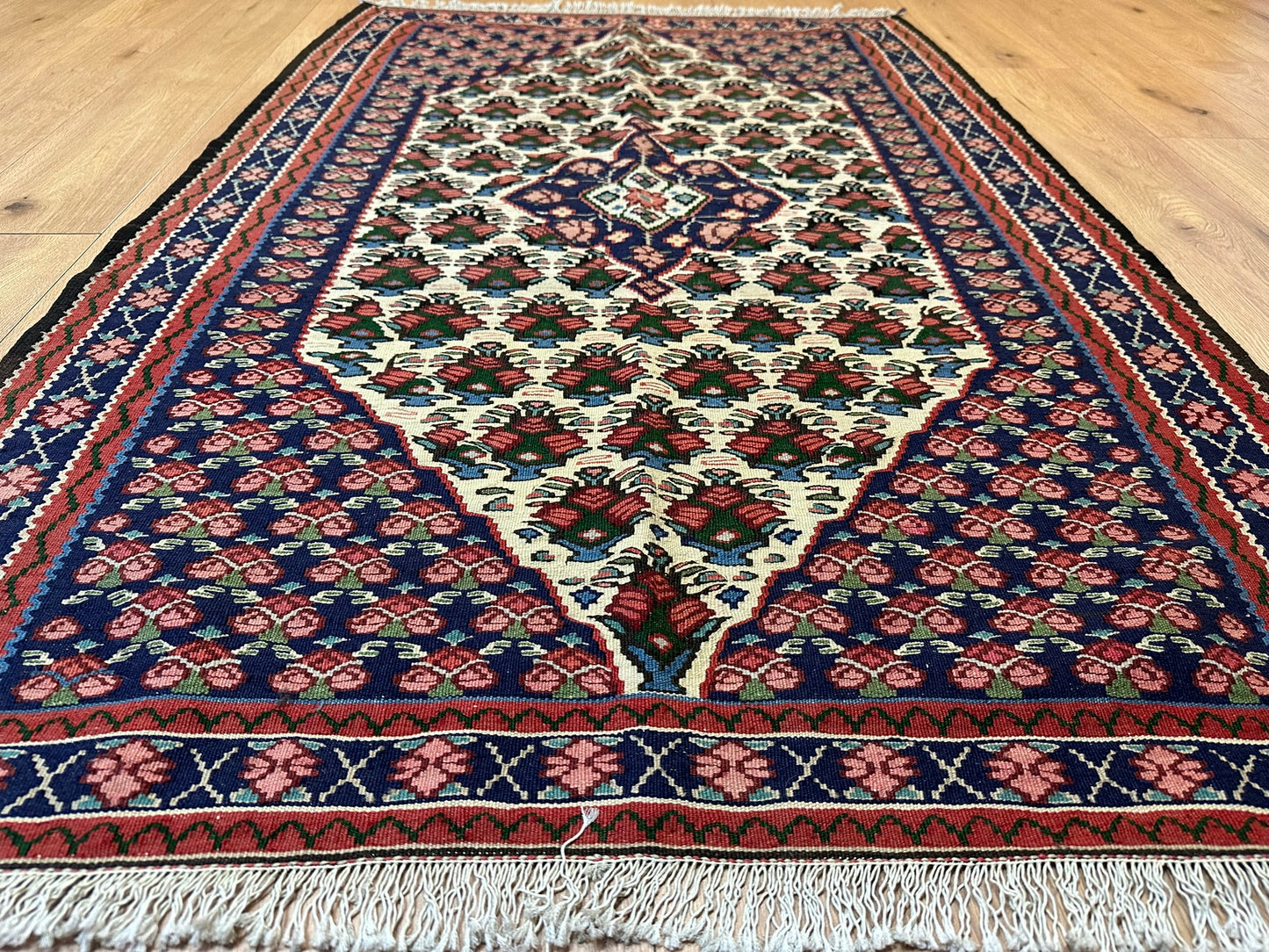 Orientteppich handgeknüpft 166 x 110 cm Bidjar Rosen Kelim
