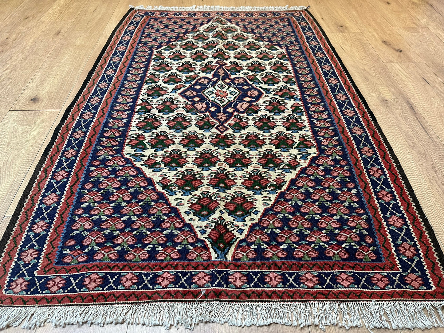 Orientteppich handgeknüpft 166 x 110 cm Bidjar Rosen Kelim