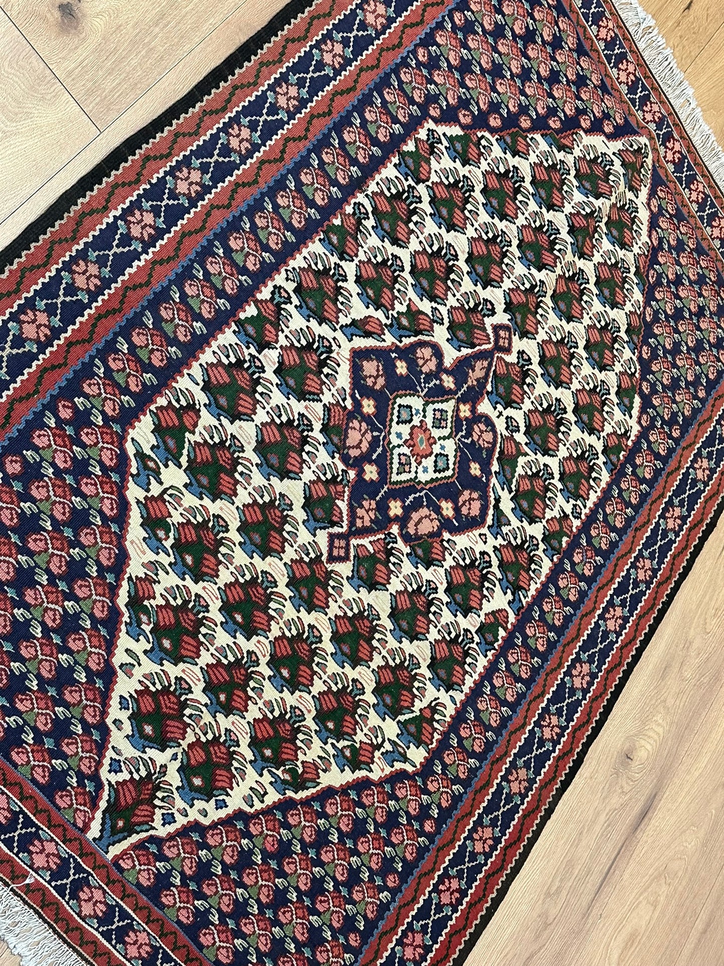 Orientteppich handgeknüpft 166 x 110 cm Bidjar Rosen Kelim