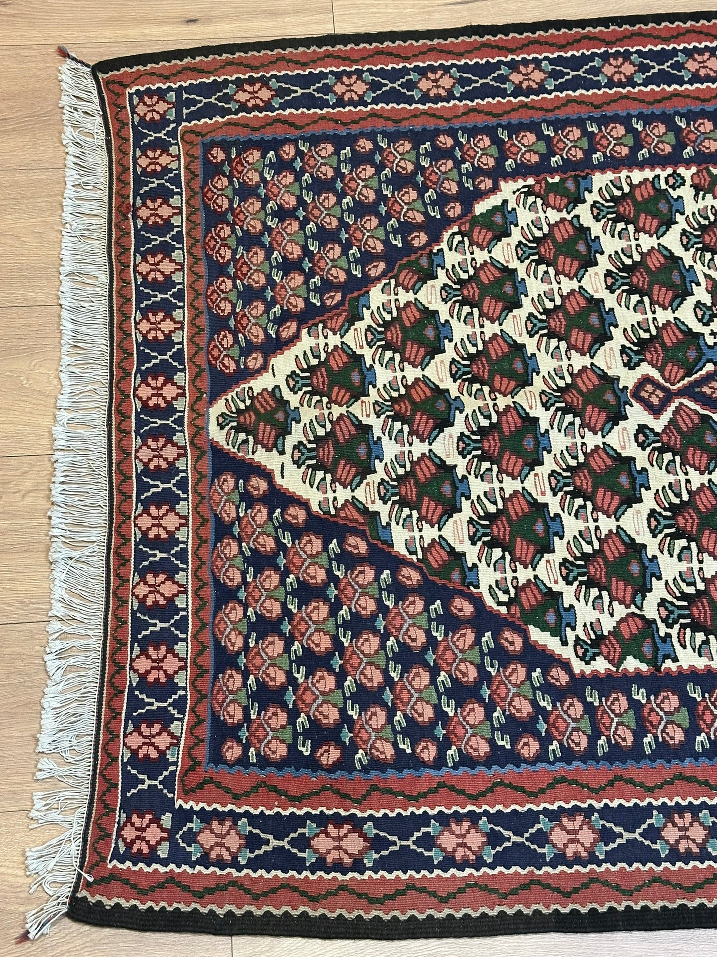 Orientteppich handgeknüpft 166 x 110 cm Bidjar Rosen Kelim