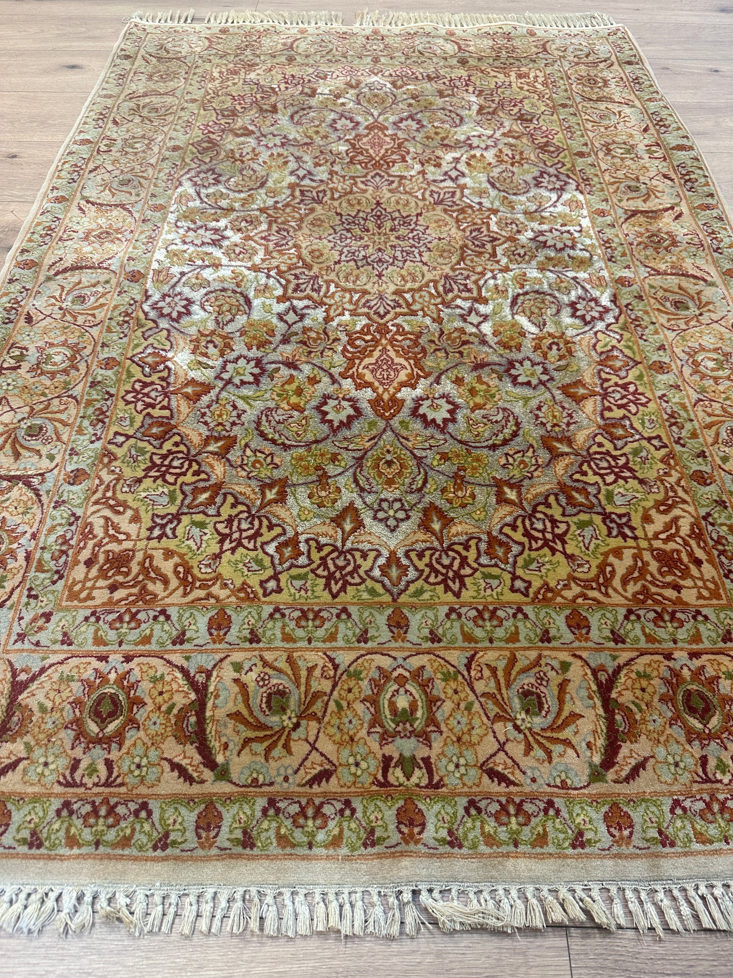 Handgeknüpfter Perser Orientteppich - Feiner Isfahan Kork auf Seide 165x110 cm