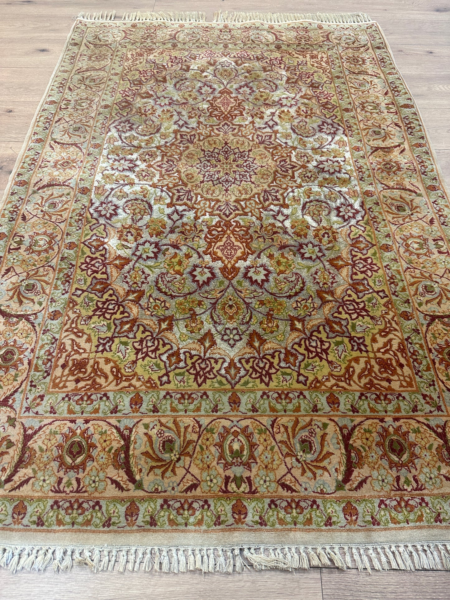 Handgeknüpfter Perser Orientteppich - Feiner Isfahan Kork auf Seide 165x110 cm