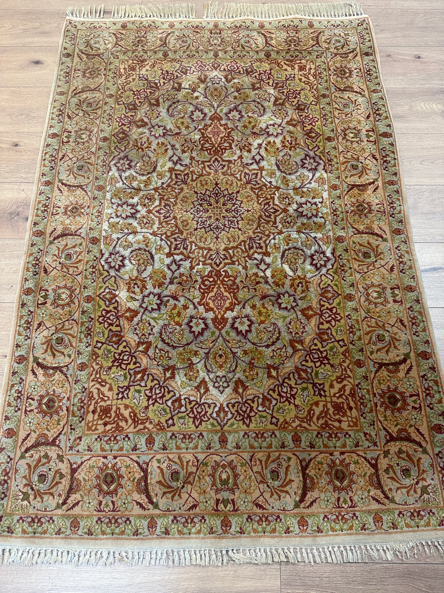 Handgeknüpfter Perser Orientteppich - Feiner Isfahan Kork auf Seide 165x110 cm