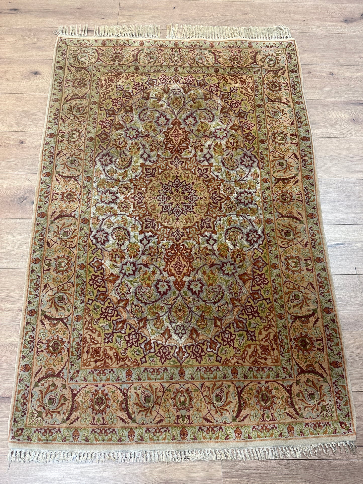 Handgeknüpfter Perser Orientteppich - Feiner Isfahan Kork auf Seide 165x110 cm