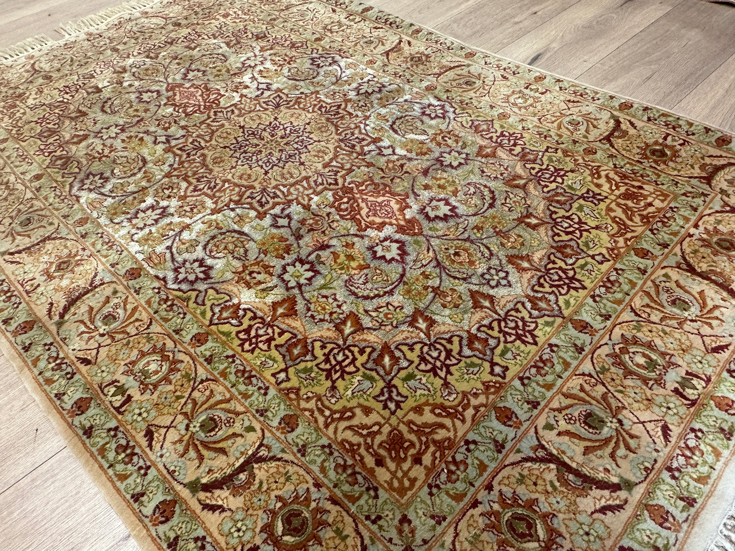 Handgeknüpfter Perser Orientteppich - Feiner Isfahan Kork auf Seide 165x110 cm