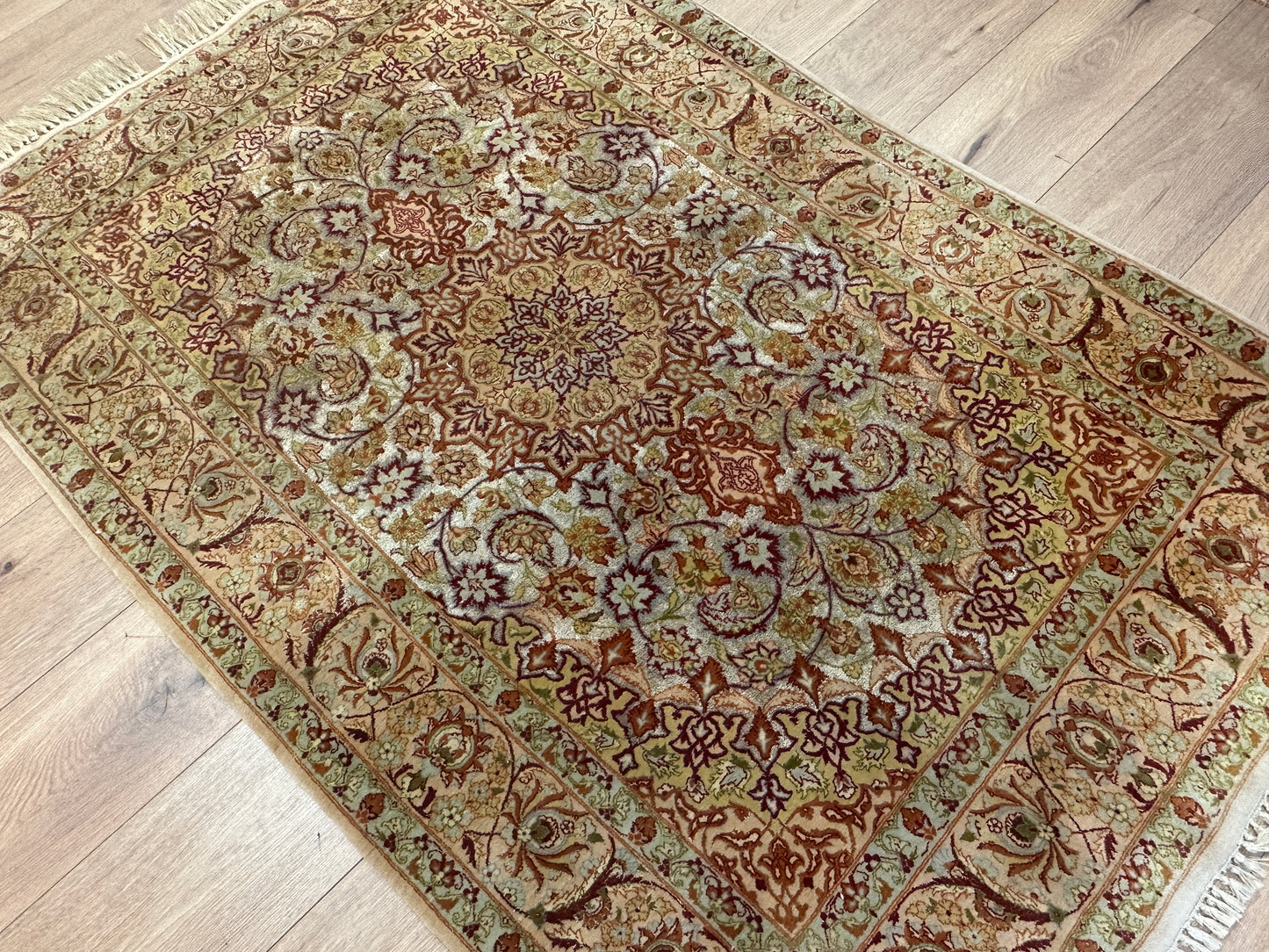 Handgeknüpfter Perser Orientteppich - Feiner Isfahan Kork auf Seide 165x110 cm