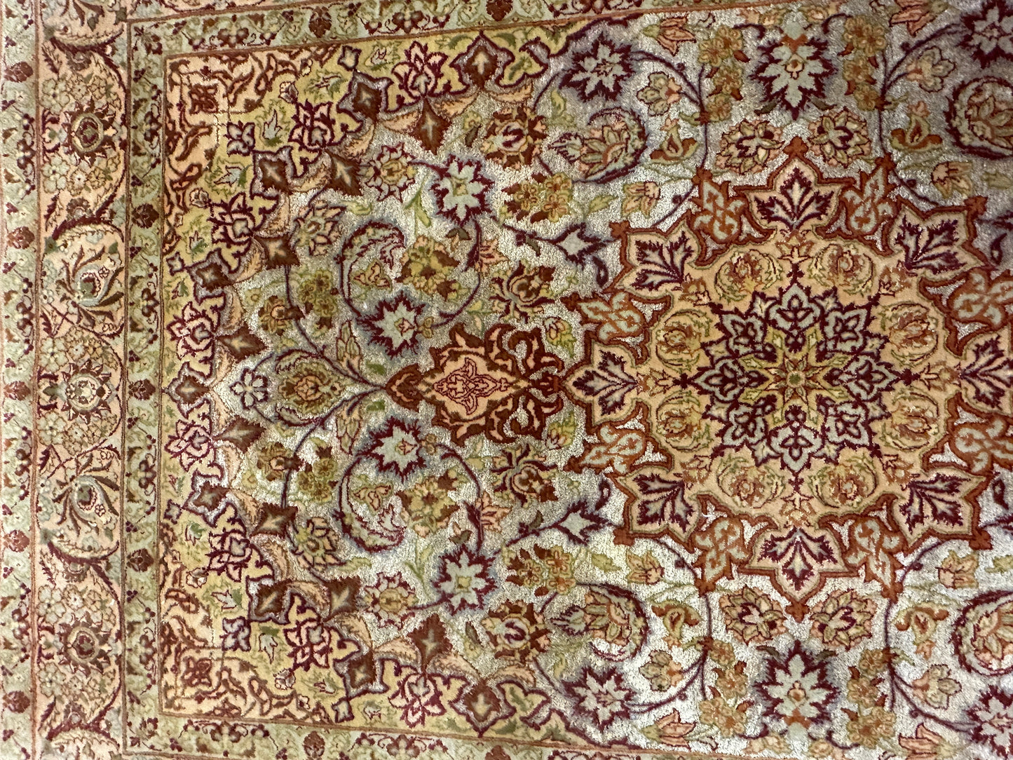 Handgeknüpfter Perser Orientteppich - Feiner Isfahan Kork auf Seide 165x110 cm