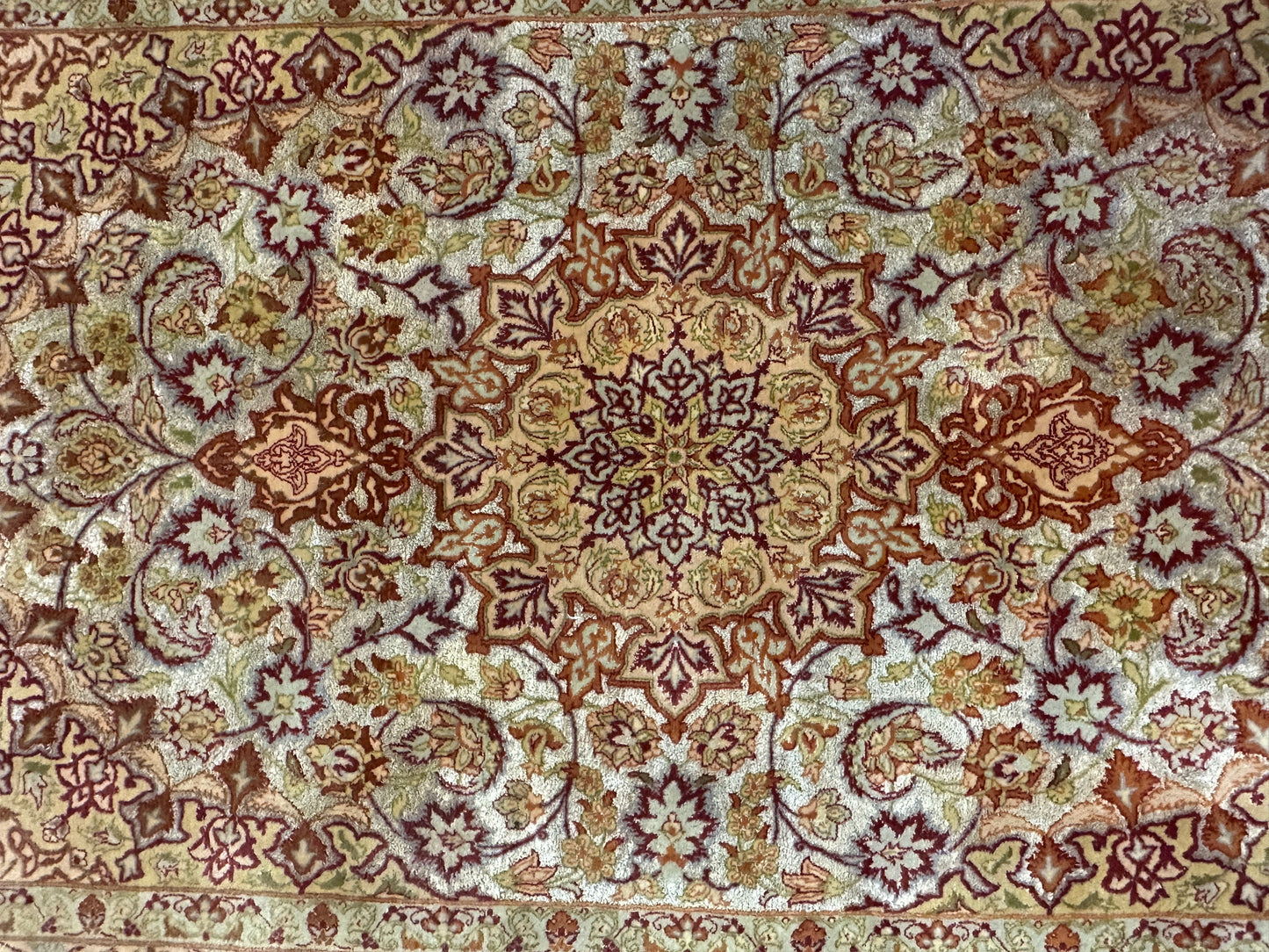 Handgeknüpfter Perser Orientteppich - Feiner Isfahan Kork auf Seide 165x110 cm