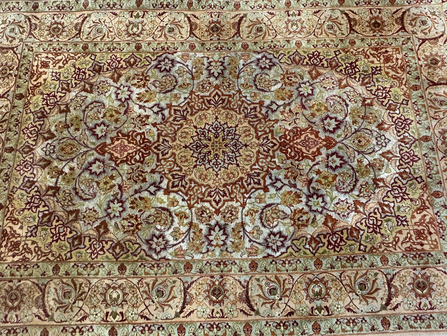 Handgeknüpfter Perser Orientteppich - Feiner Isfahan Kork auf Seide 165x110 cm