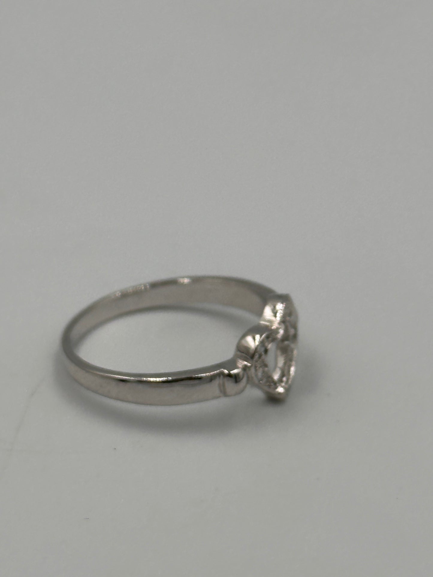 Eleganter 925 Silber Herzring mit Strasssteinen