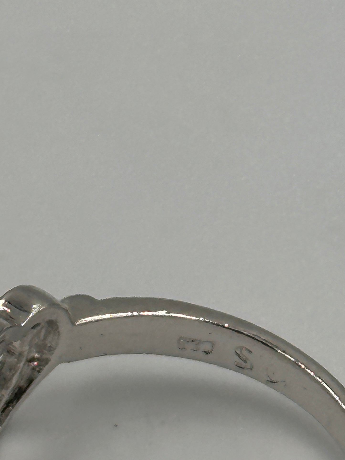 Eleganter 925 Silber Herzring mit Strasssteinen