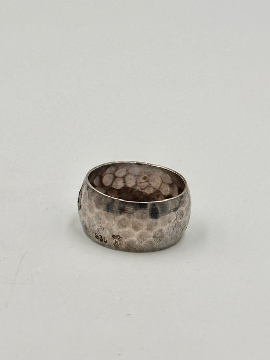 Schicker gehämmerter Ring aus 925er Silber