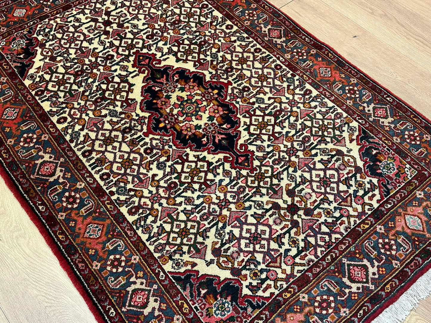 Orientteppich handgeknüpft 157x104 cm Bidjar Schurwolle