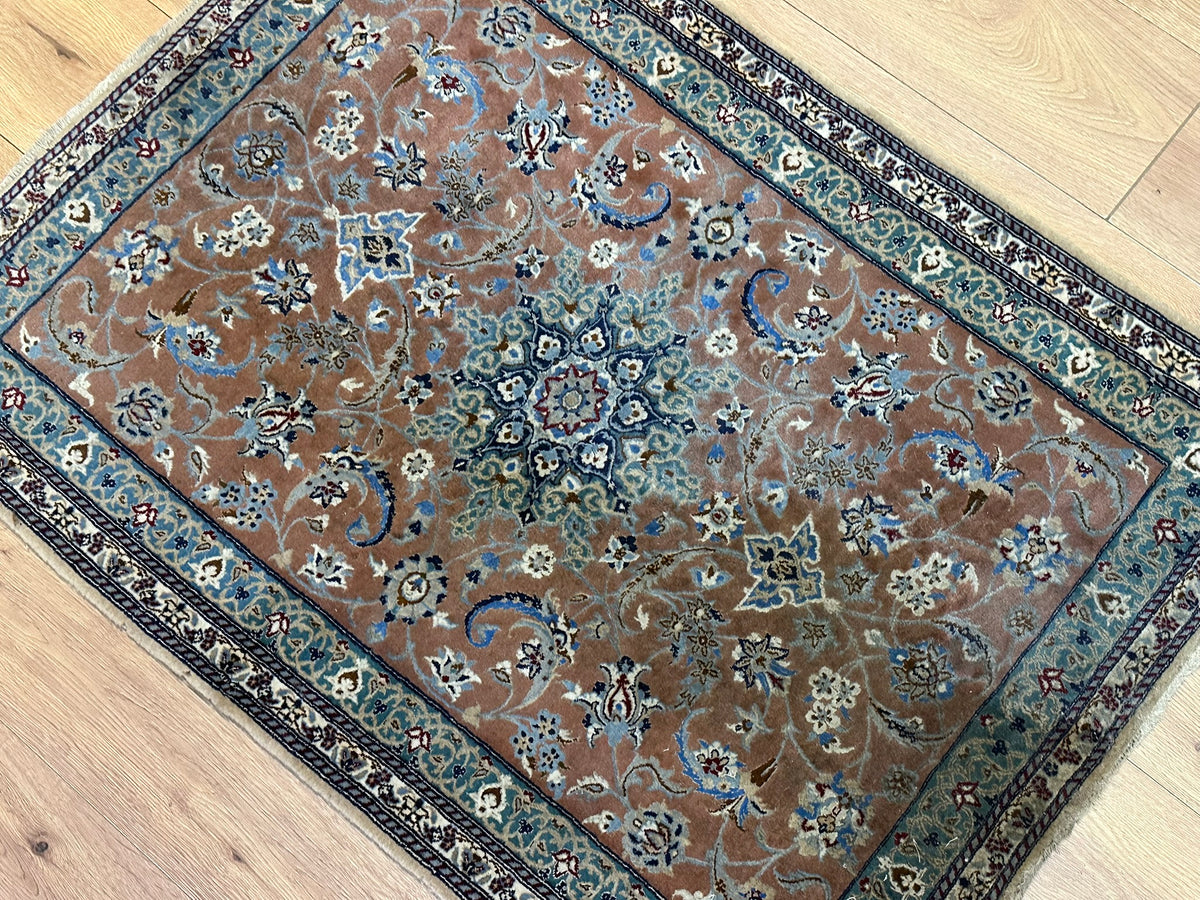 Handgeknüpfter Nain Orientteppich mit Seide 110x80 cm