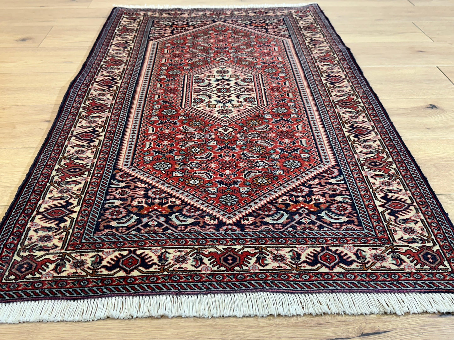Orientteppich handgeknüpft Bidjar 135x80 cm