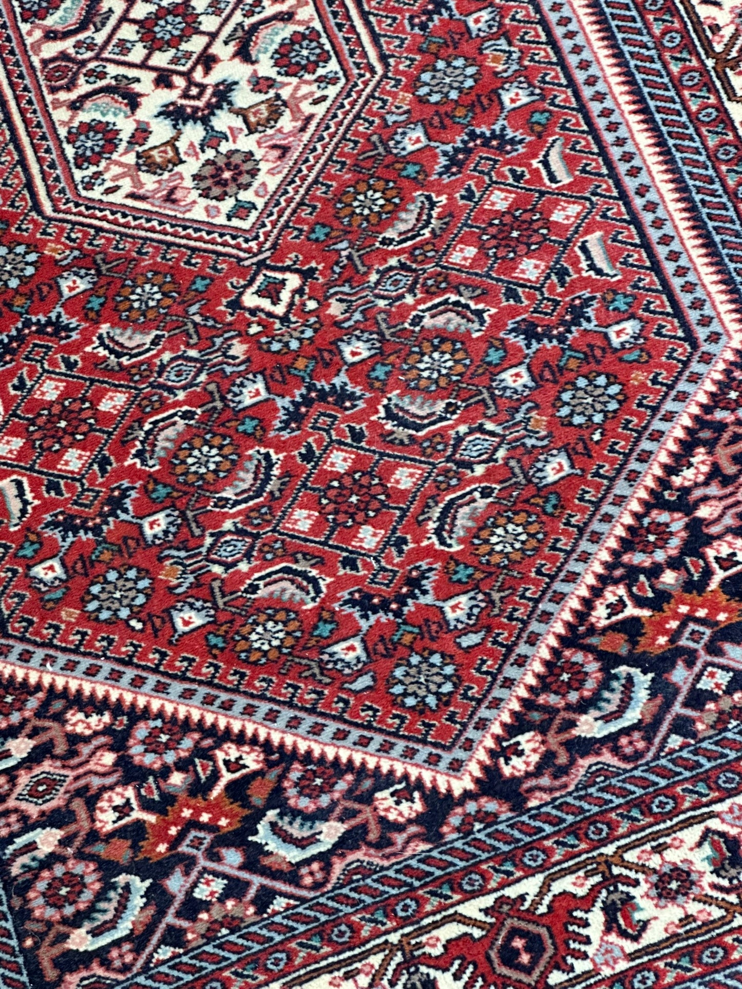 Orientteppich handgeknüpft Bidjar 135x80 cm