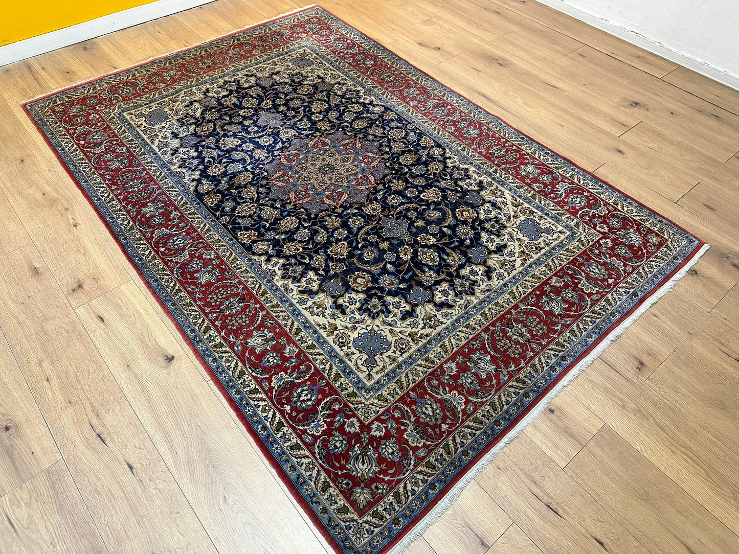 Orientteppich handgeknüpft antik Isfahan 240x162 cm Korkwolle