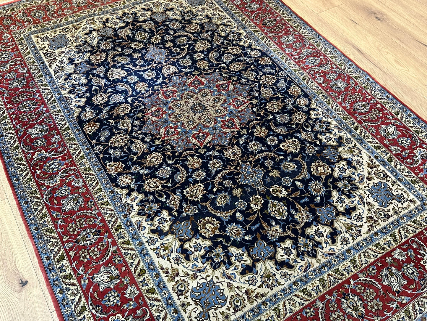Orientteppich handgeknüpft antik Isfahan 240x162 cm Korkwolle