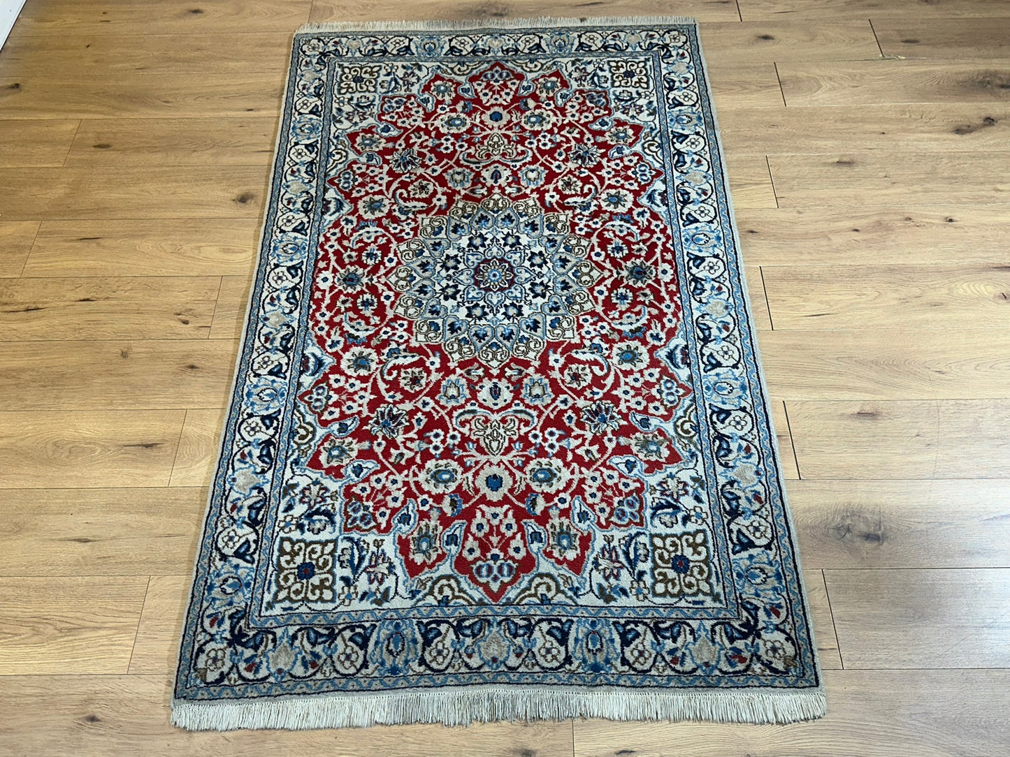 Orientteppich handgeknüpft Nain mit Seide 197x118 cm
