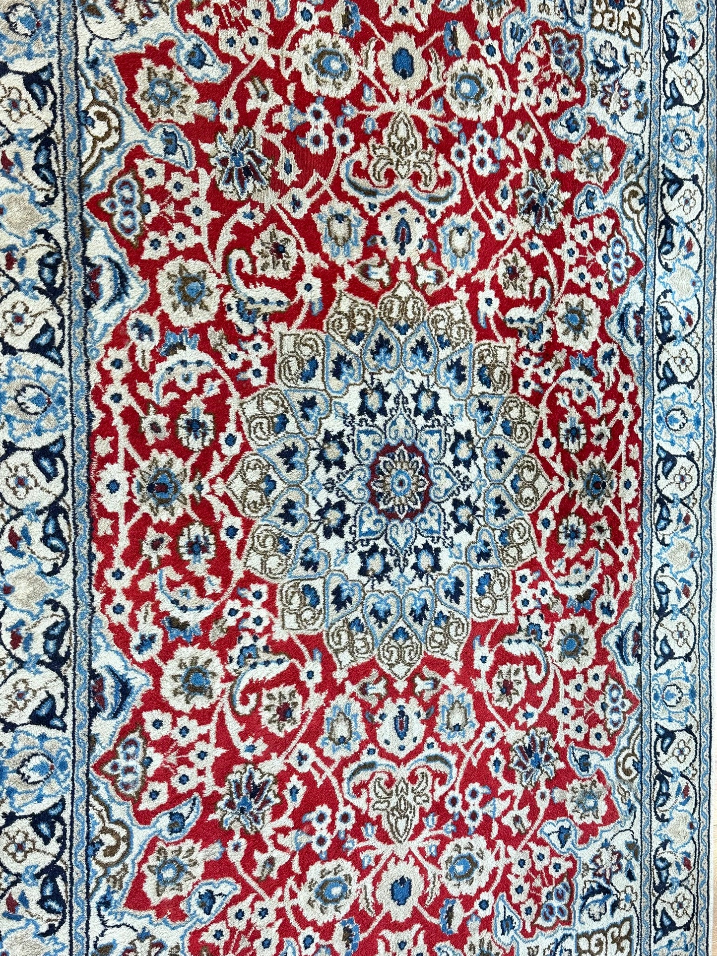 Orientteppich handgeknüpft Nain mit Seide 197x118 cm
