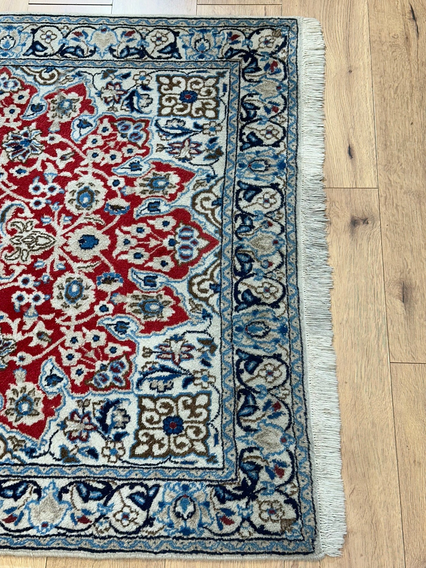 Orientteppich handgeknüpft Nain mit Seide 197x118 cm