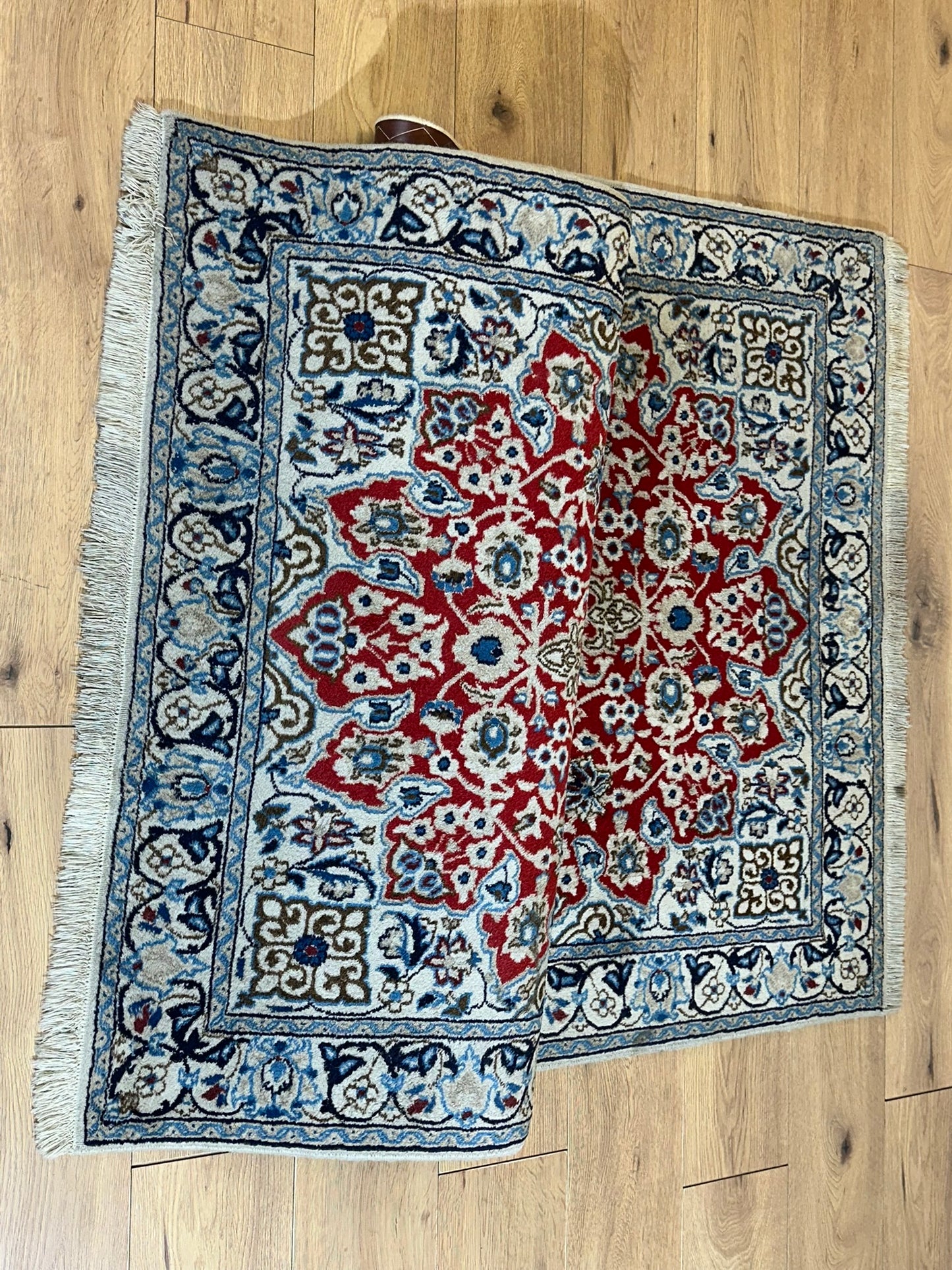Orientteppich handgeknüpft Nain mit Seide 197x118 cm