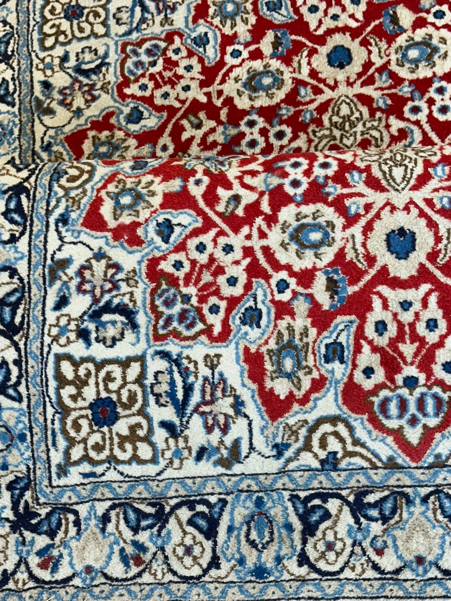 Orientteppich handgeknüpft Nain mit Seide 197x118 cm