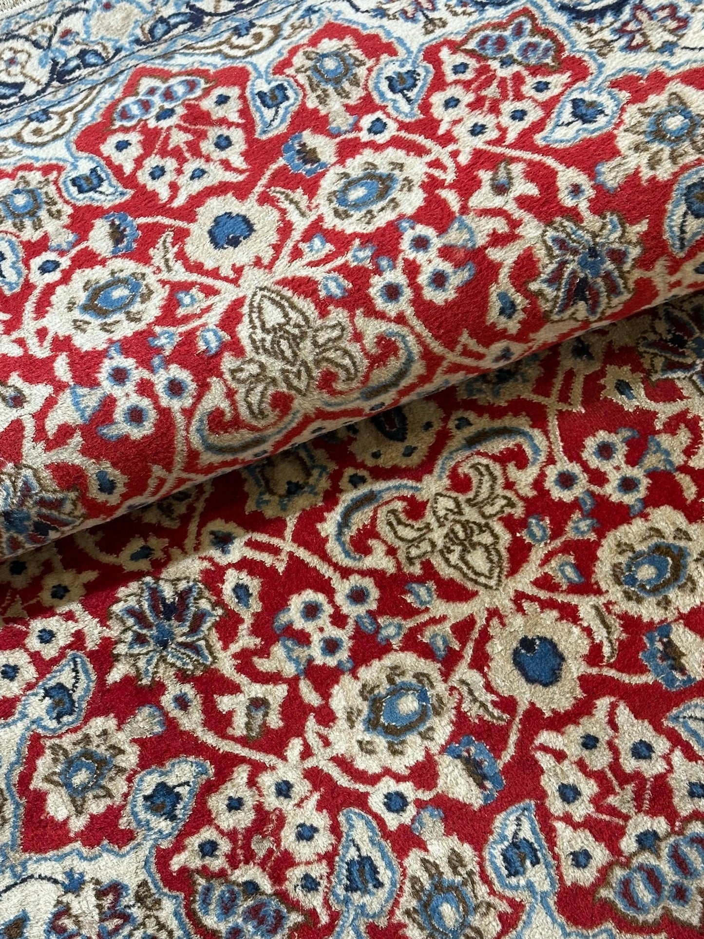 Orientteppich handgeknüpft Nain mit Seide 197x118 cm