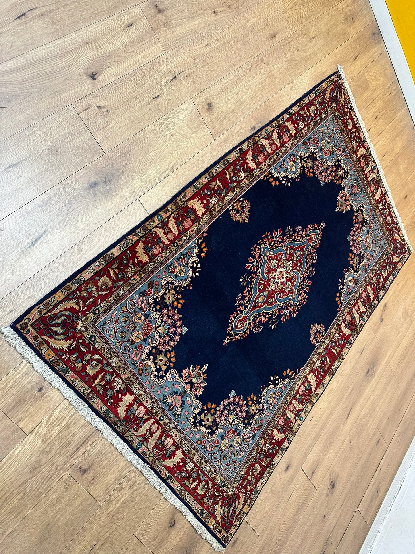 Orientteppich handgeknüpft 214x130 cm Ghom Korkwolle