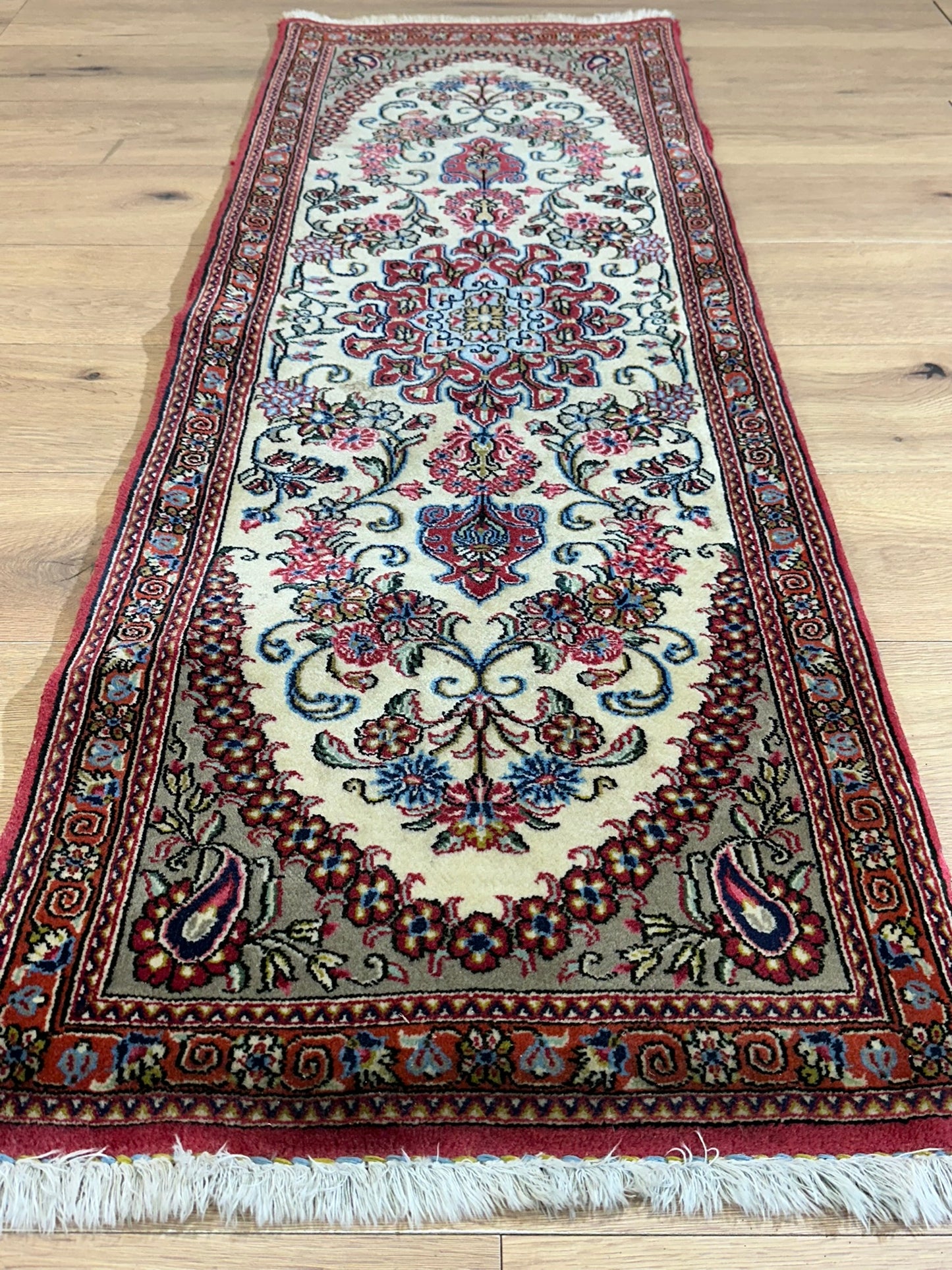 Orientteppich handgeknüpft Ghom Korkwolle 160x53 cm