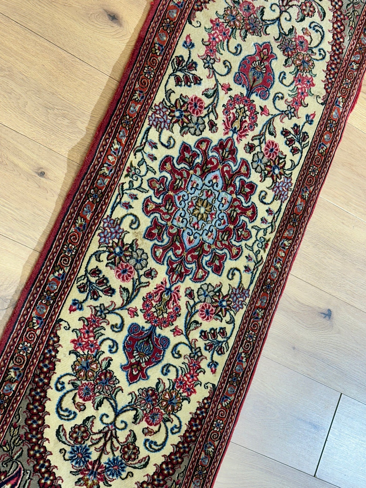 Orientteppich handgeknüpft Ghom Korkwolle 160x53 cm