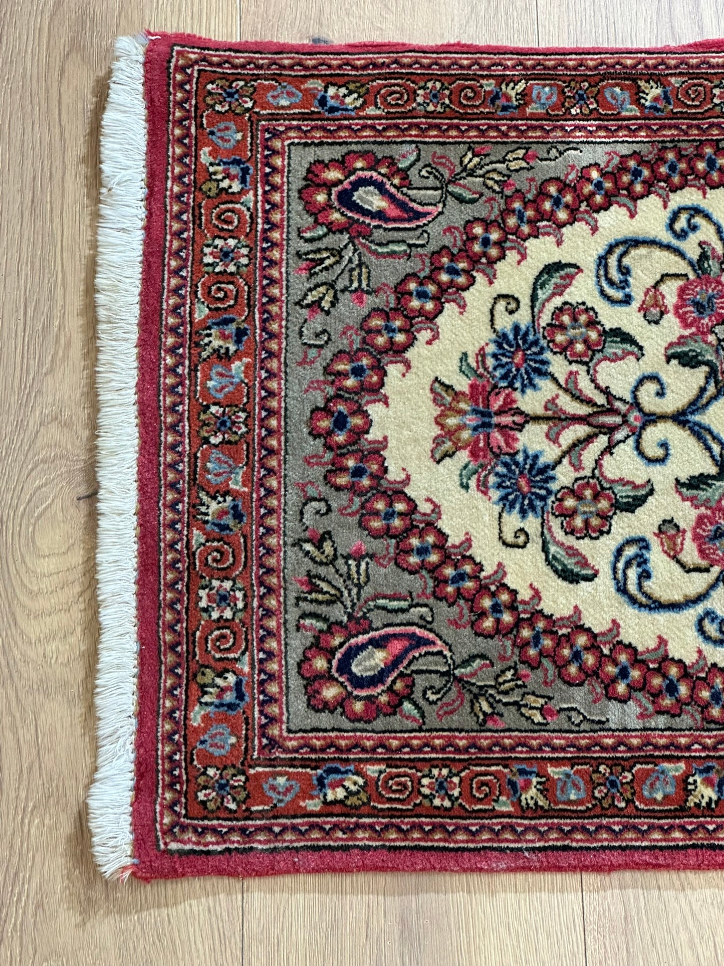 Orientteppich handgeknüpft Ghom Korkwolle 160x53 cm