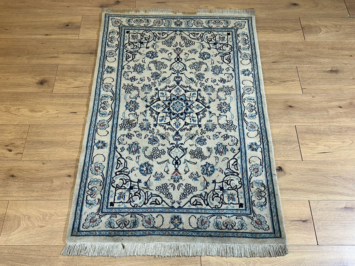 Orientteppich handgeknüpft Nain mit Seide 140x90 cm
