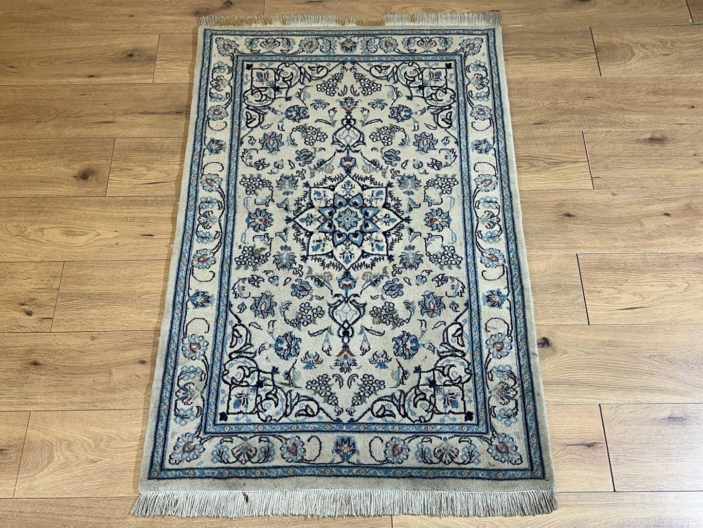 Orientteppich handgeknüpft Nain mit Seide 140x90 cm
