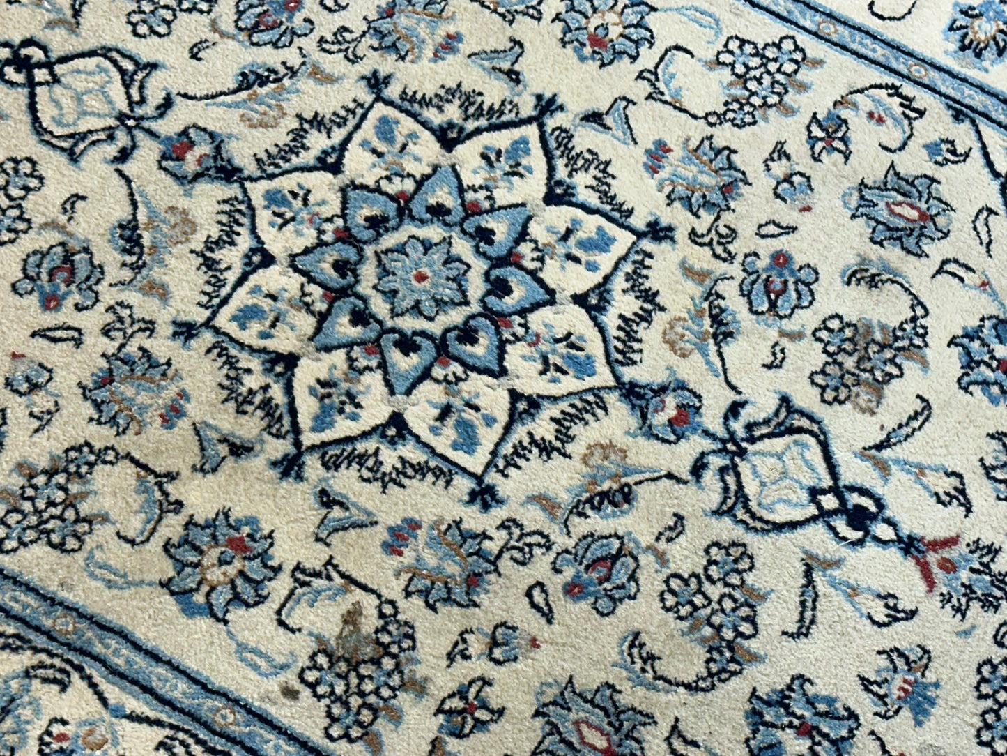 Orientteppich handgeknüpft Nain mit Seide 140x90 cm