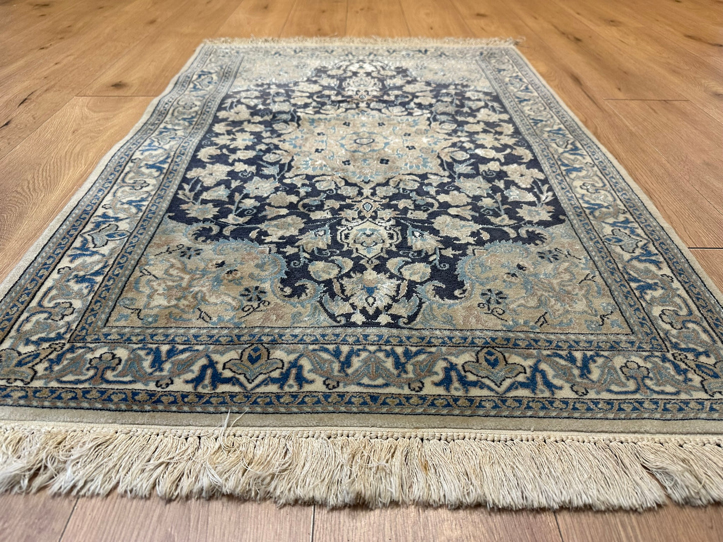 Orientteppich handgeknüpft 124x87 cm Nain mit Seide
