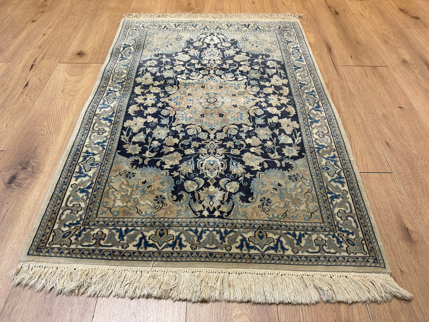 Orientteppich handgeknüpft 124x87 cm Nain mit Seide