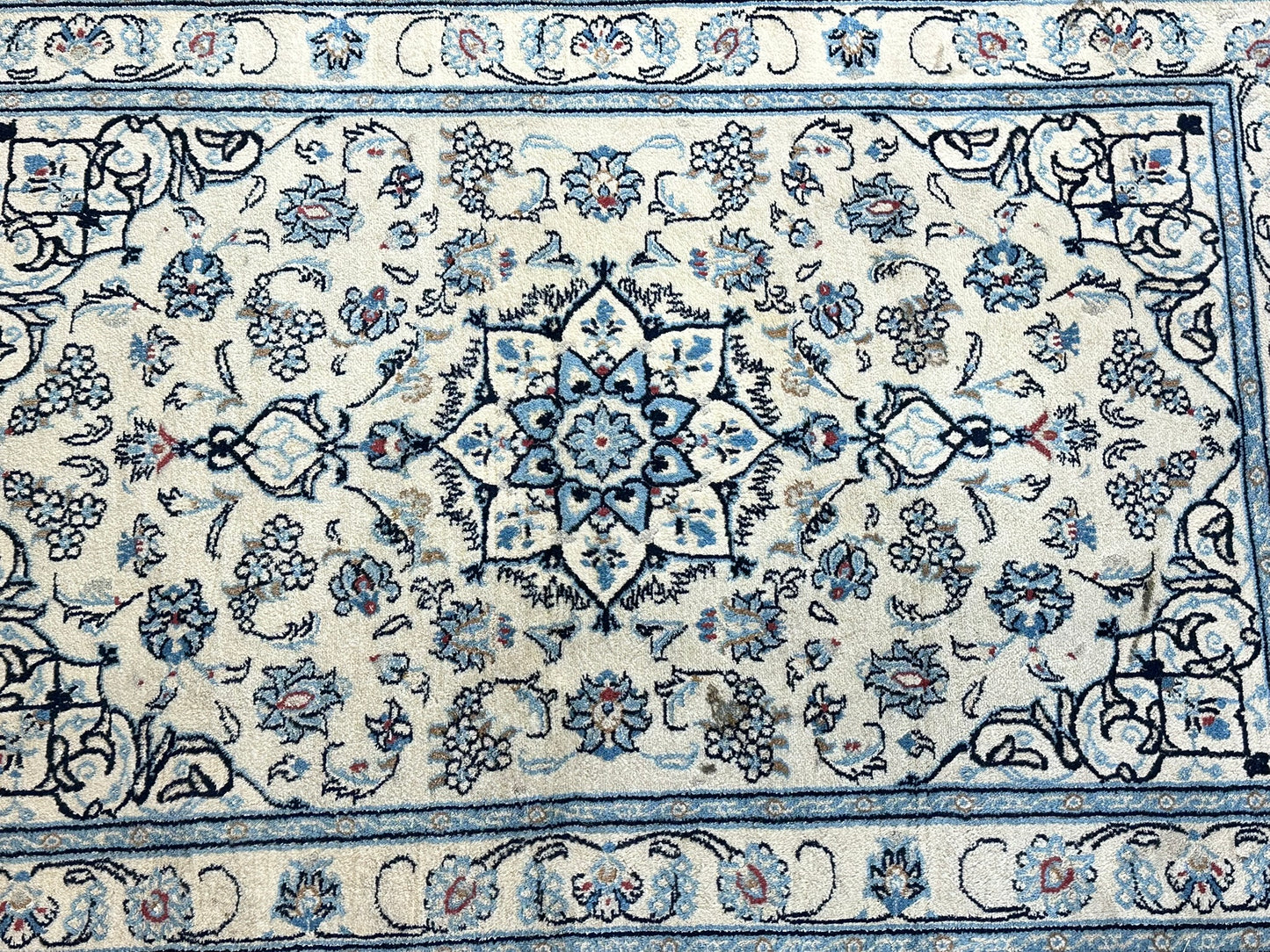 Orientteppich handgeknüpft Nain mit Seide 140x90 cm