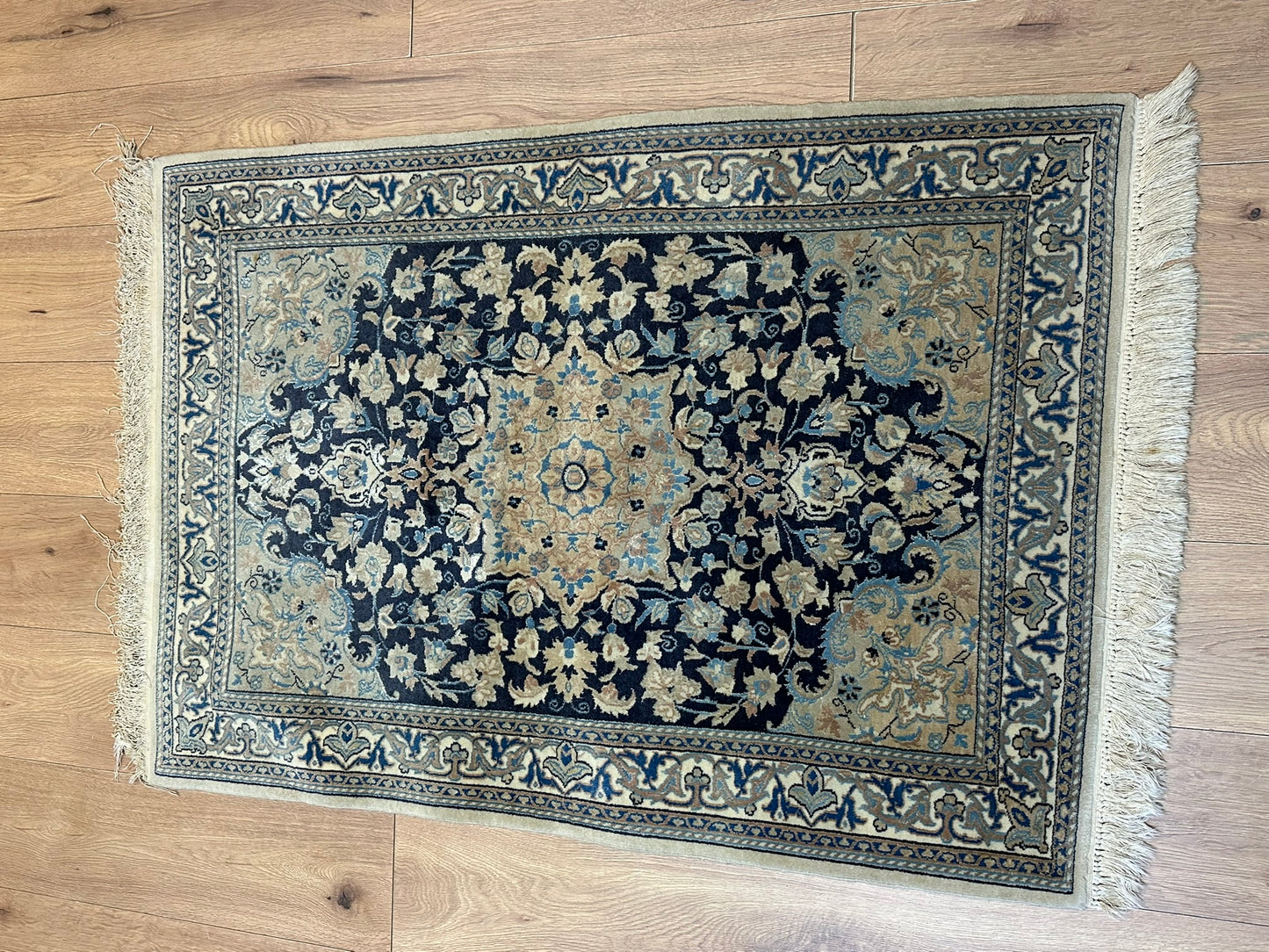 Orientteppich handgeknüpft 124x87 cm Nain mit Seide